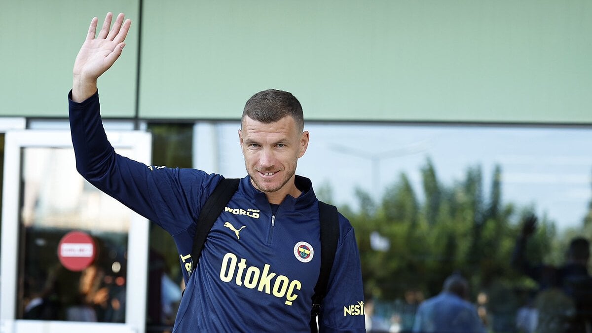 Edin Dzeko, eşiyle birlikte Çamlıca Camii’ni ziyaret etti