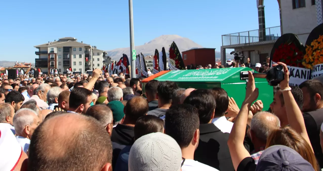 Isparta’da Mürüvvet Başdeğirmen’in Cenazesi