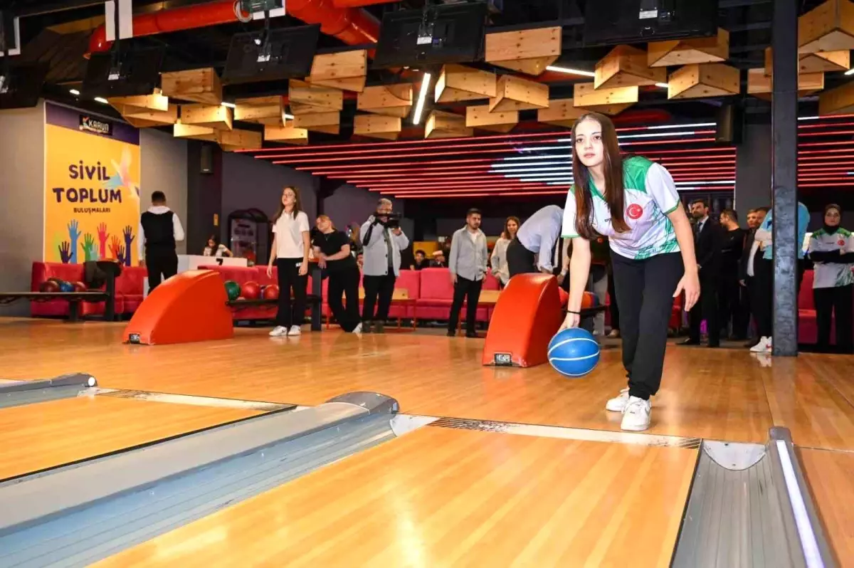 Uşak’ta Bowling Gençler İl Birinciliği Ödül Töreni