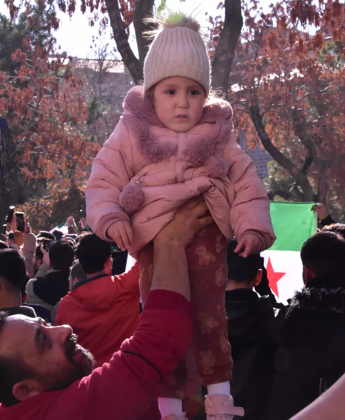 Konya’da Suriyeliler, Şam’daki Değişimi Kutladı