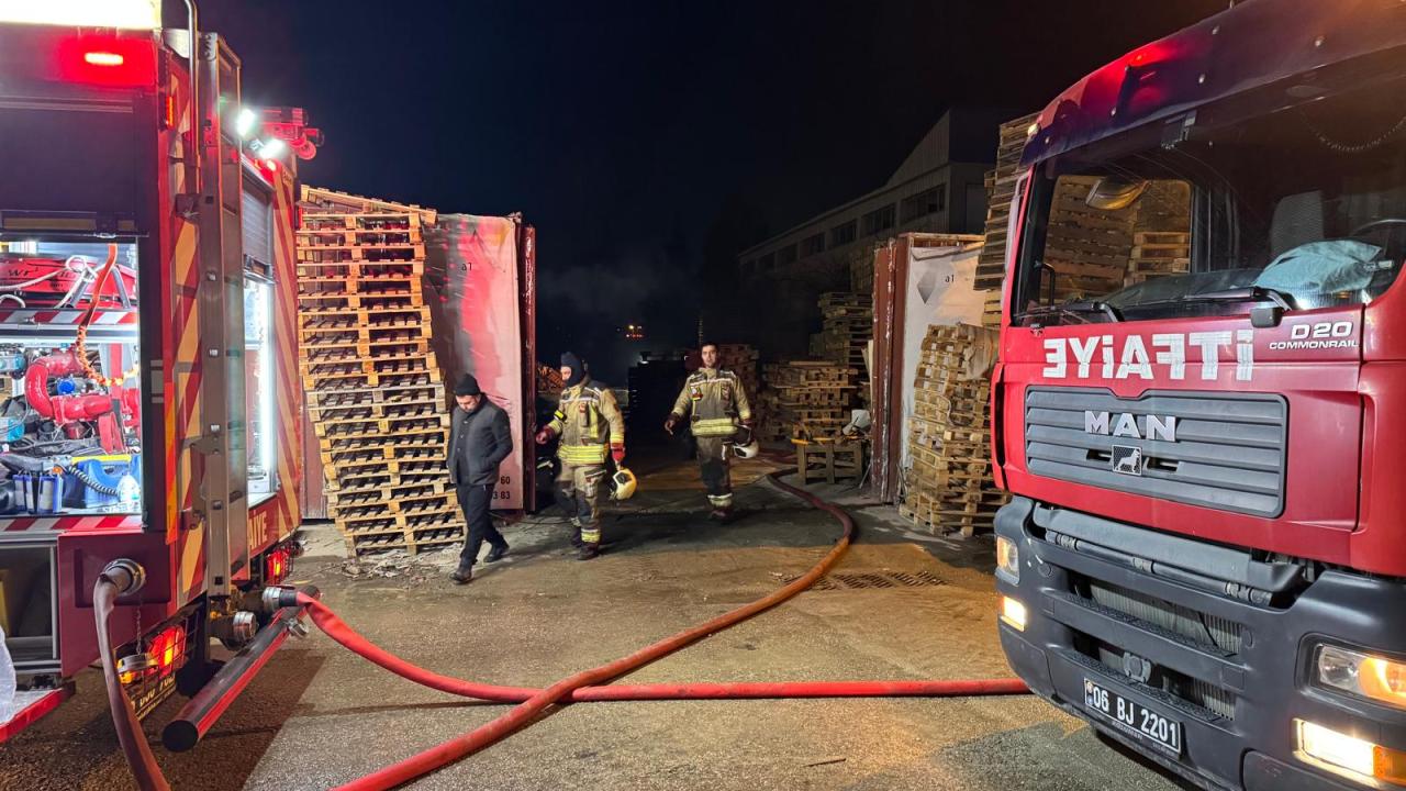 Ankara’da palet fabrikasında yangın