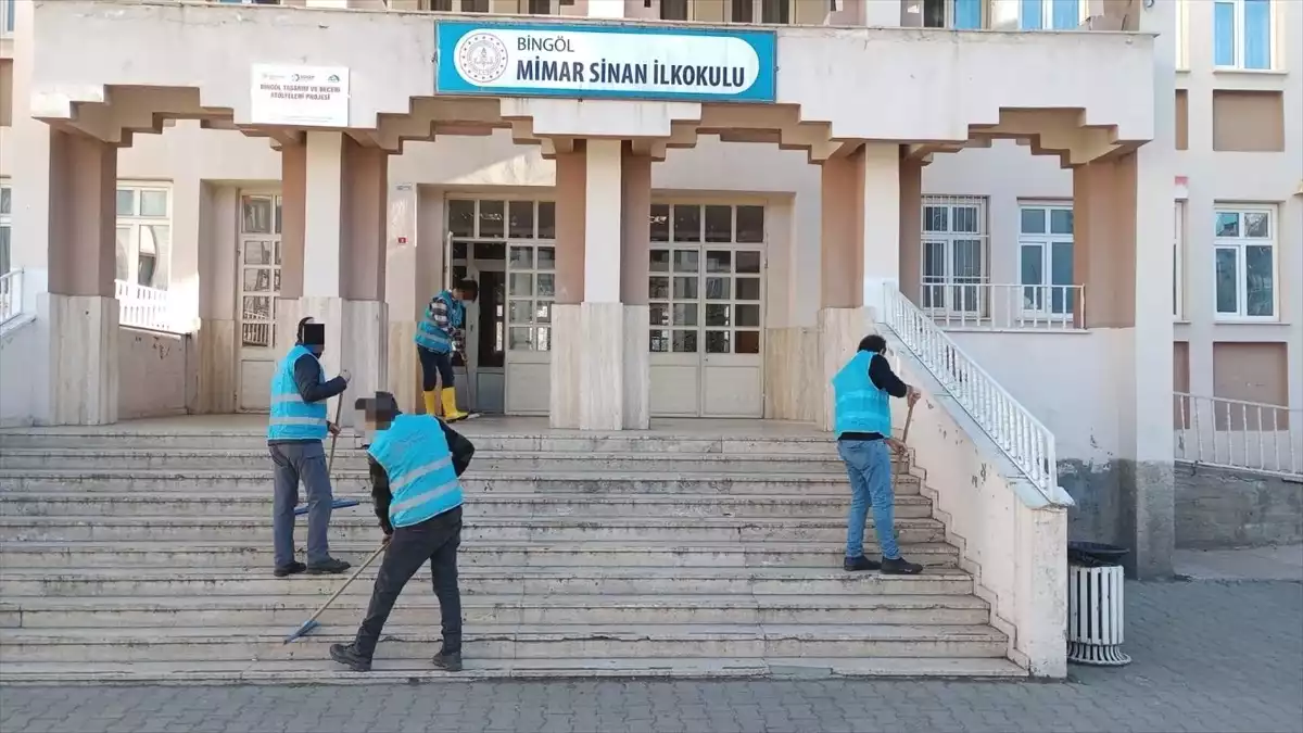 Hükümlüler Okullarda Temizlik Yaptı
