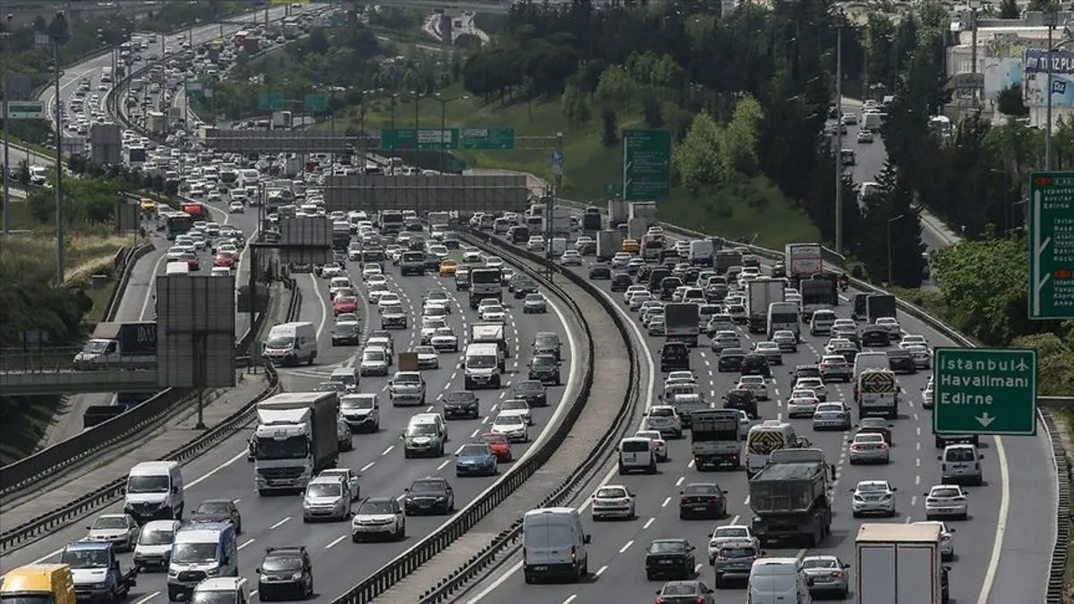 İstanbul’da bayramın ikinci gününde aynı manzara! Trafik durma noktasına geldi